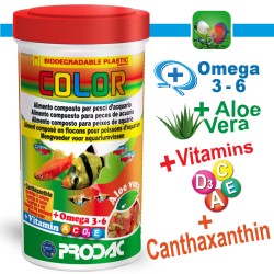 Les poissons de couleur flocons de nourriture pour tous...