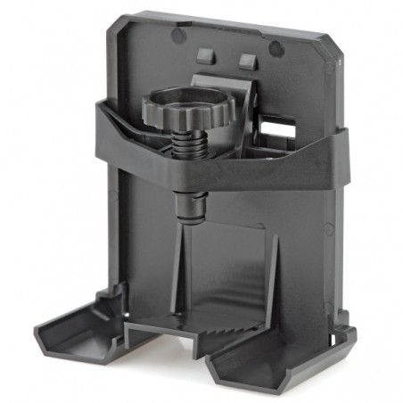 Fishguard bracket for automatic oase manger