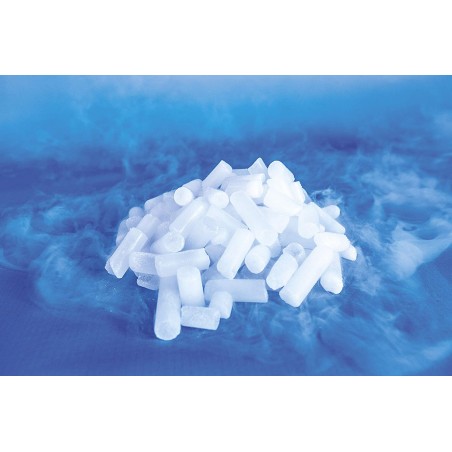Frozen food shipping kit with dry ice